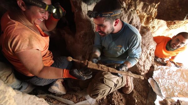Removing the swords from the crevice